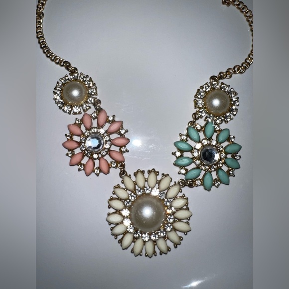 $2 FLORAL NECKLACE. NEW. $2 WITH ANY $10 ORDER OR MORE - Picture 11 of 13